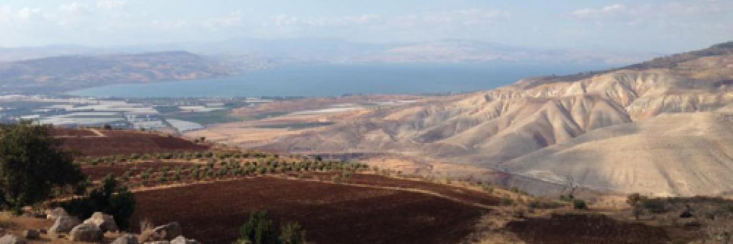 An image of a hilly landscape in Jordan with a lake