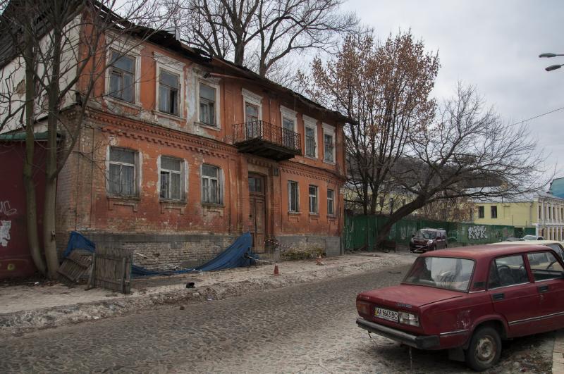 Professor Gwendolyn Sasse writes about the 1.8 million people in Ukraine displaced as a result of war