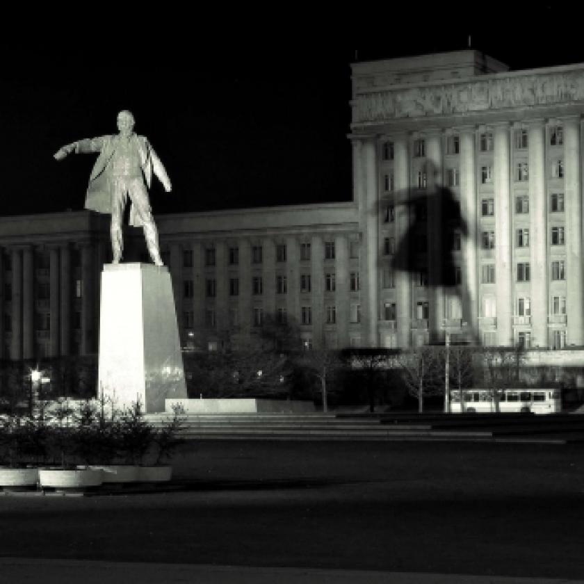 Image of a statue in the dark with a building in the background