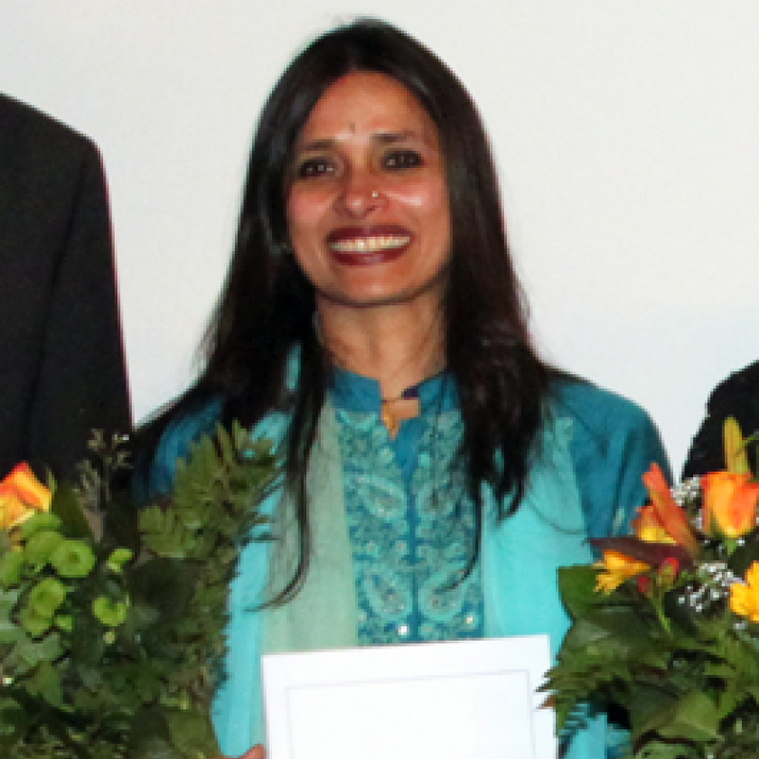 Dr Rama Mani receives the Peter-Becker-Prize for Peace and Conflict Research