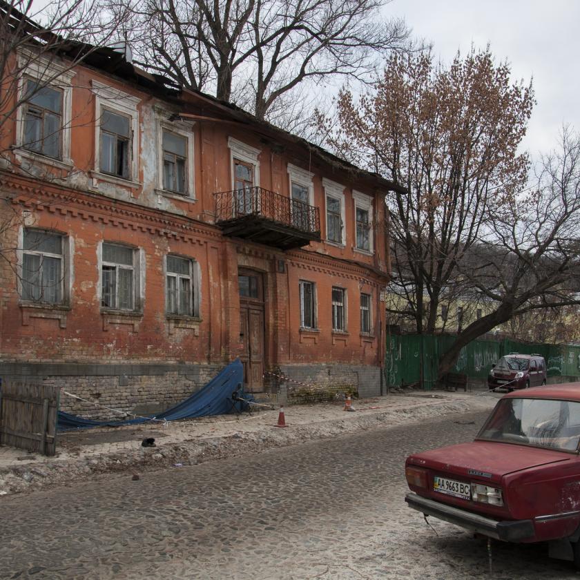 Professor Gwendolyn Sasse writes about the 1.8 million people in Ukraine displaced as a result of war
