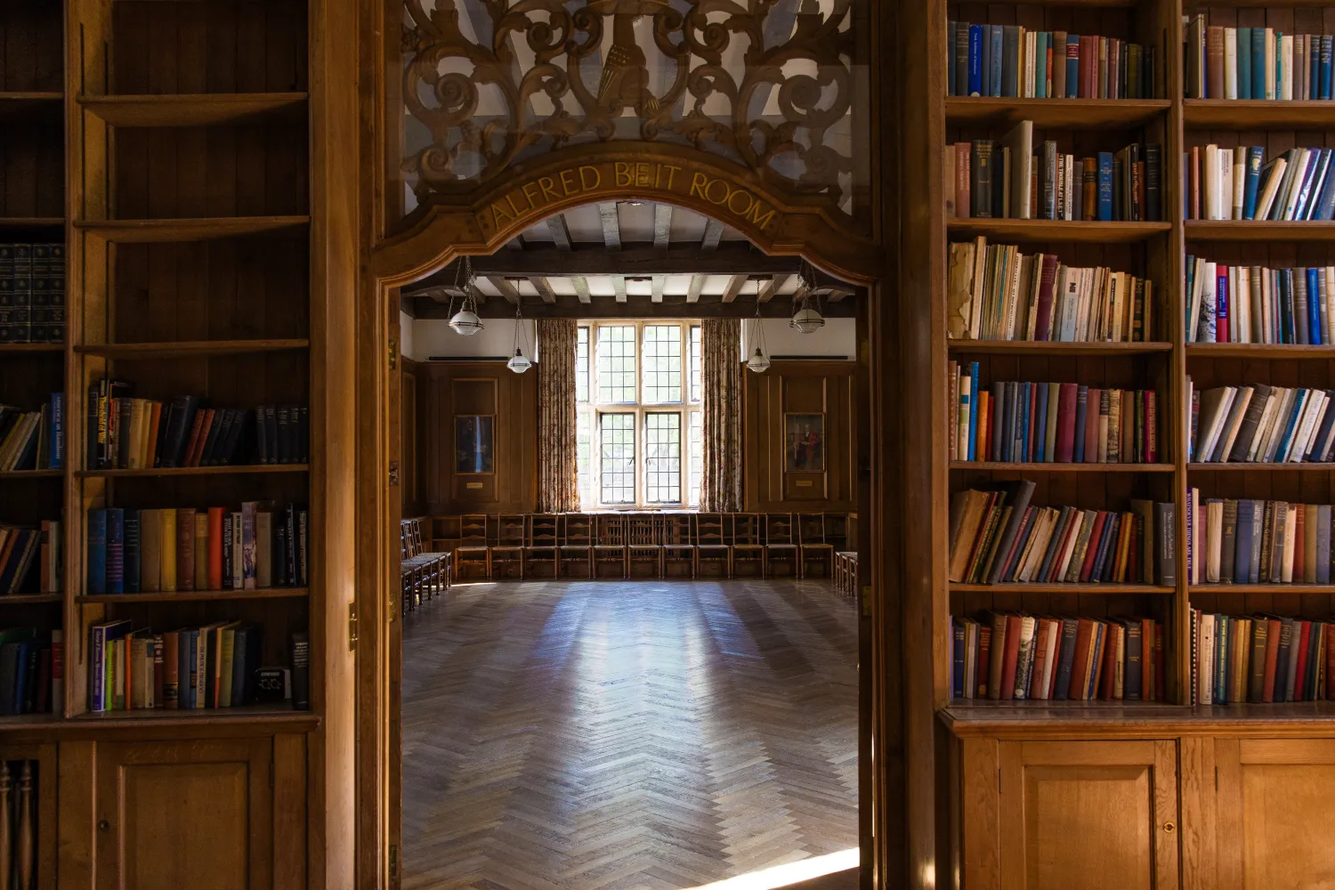 image of an archway in a building